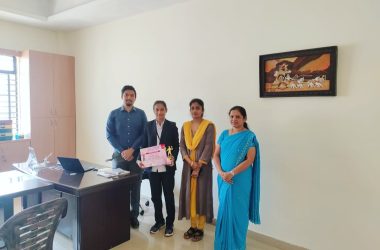 BMLT student got prize in badminton match